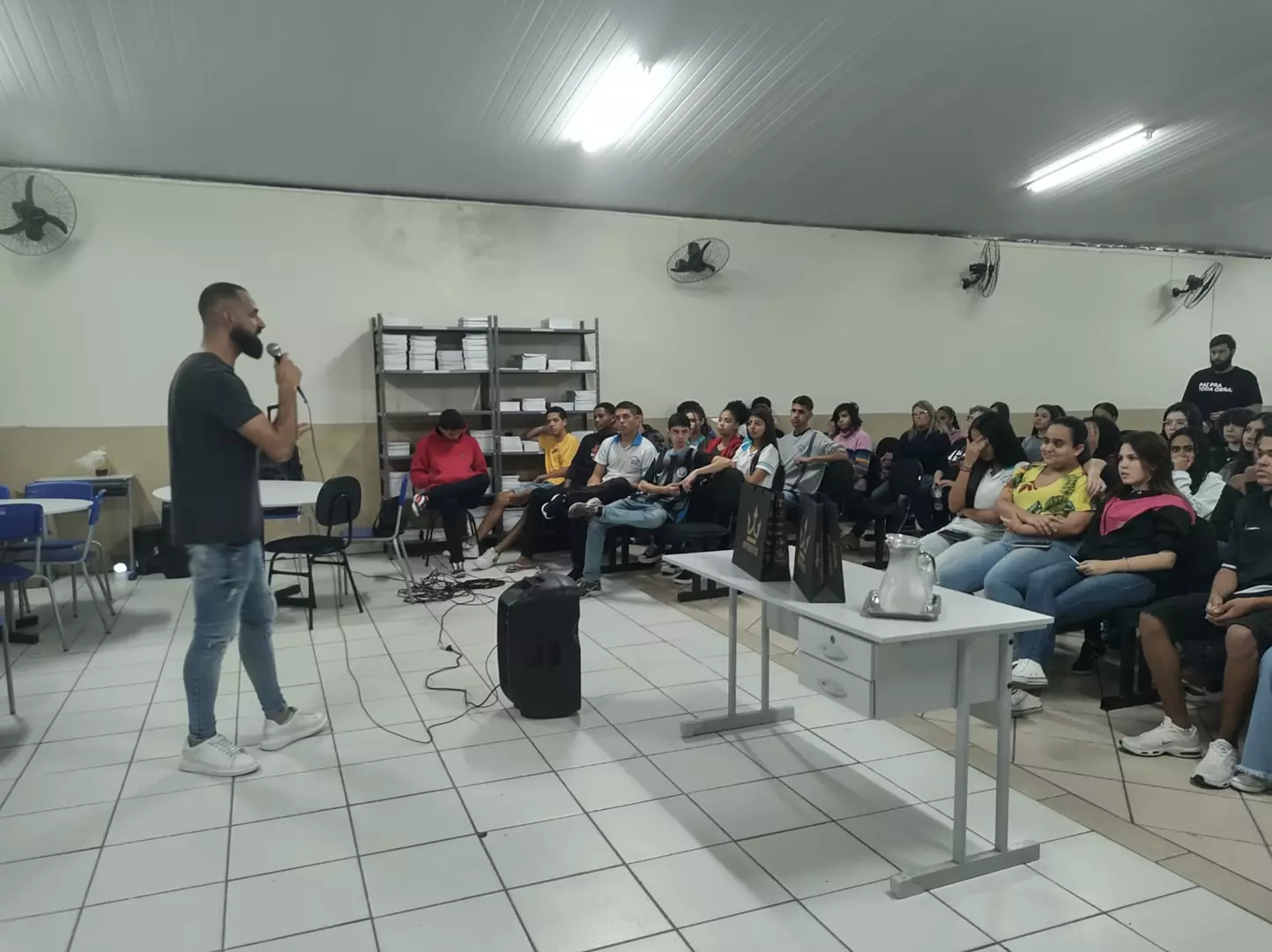 Alunos do 'Pavi' participam de bate-papo sobre empreendedorismo em Santos Dumont